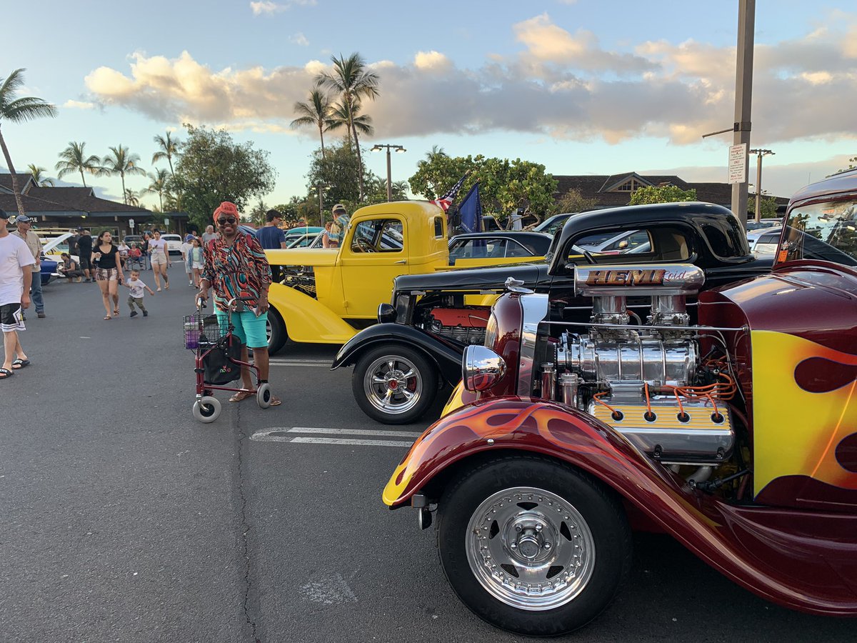 GivingYouHope_'s tweet photo. Enjoyed the Maui Classic Cruisers car show. 🤩 Do you like car shows? 🤔😎 #carshows #mauiclassiccruisers #Maui #givingyouhope_ https://t.co/qFsVi2EL14