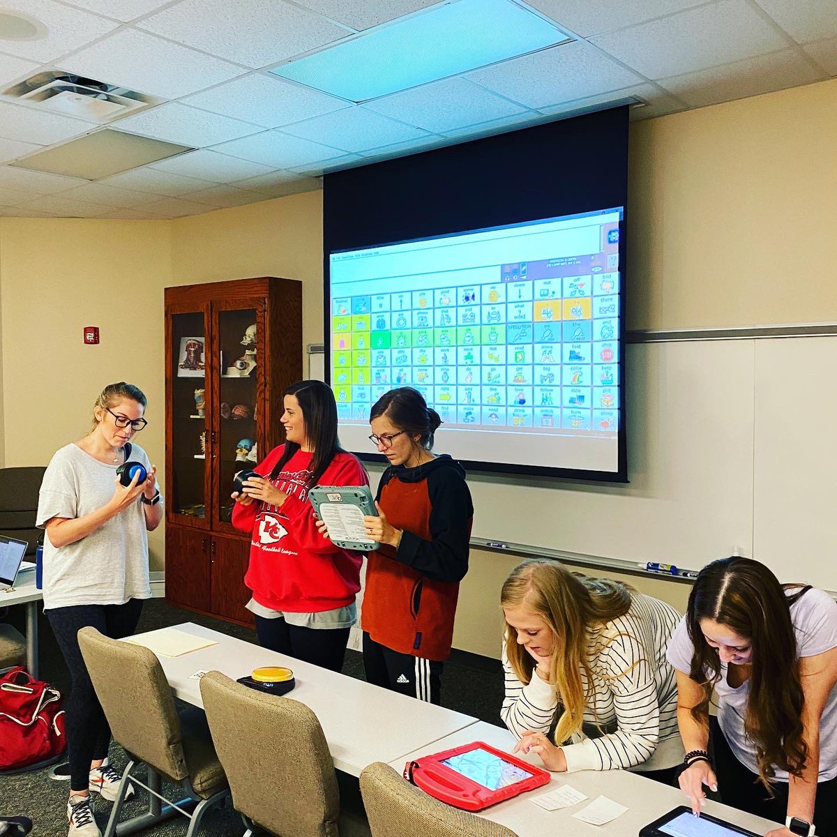 Harding_CSD's tweet photo. AAC class…Summer 2021

Hands on experiences with some devices.

Case studies with product comparisons and recommendations.

And popcorn of course 🍿 https://t.co/eLqW2m319R