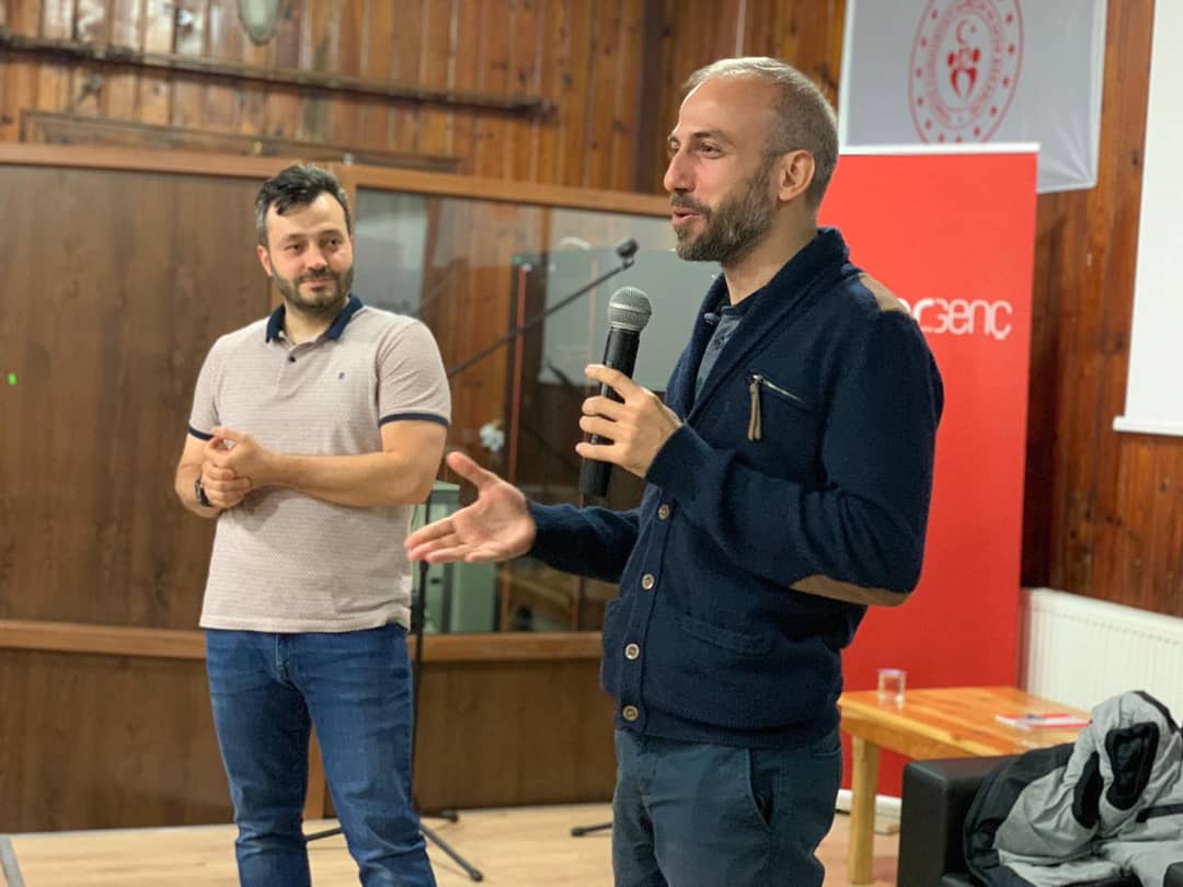 Önder Genel Başkanımız Abdullah CEYLAN, Gençlik Başkanımız Resul ÇİFTCİ ağabeyimiz ve yönetim kurulu üyelerini kampımızda ağırladık. 

#TürkiyeninÖnderleri ile hasbihal edip, sorularını cevapladılar. 

#KardeşimDedim kampımıza tüm hızlıyla devam ediyoruz. ⛺