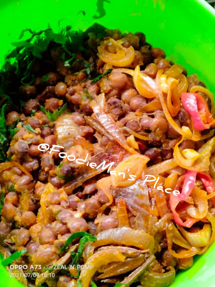 FoodieMansPlace's tweet photo. Every Friday is Foodie Friday at @FoodieMansPlace 

It is the day we deliver Abacha, Fiofio, Ukwa to clients far away from our kitchen.

We sent this to Awka today.

It's the last two slides for us 💃💃💃

For bookings,  07064972321

#FridayVibes #FridayFeeling #FoodieFriday https://t.co/sSZ7dXNMao