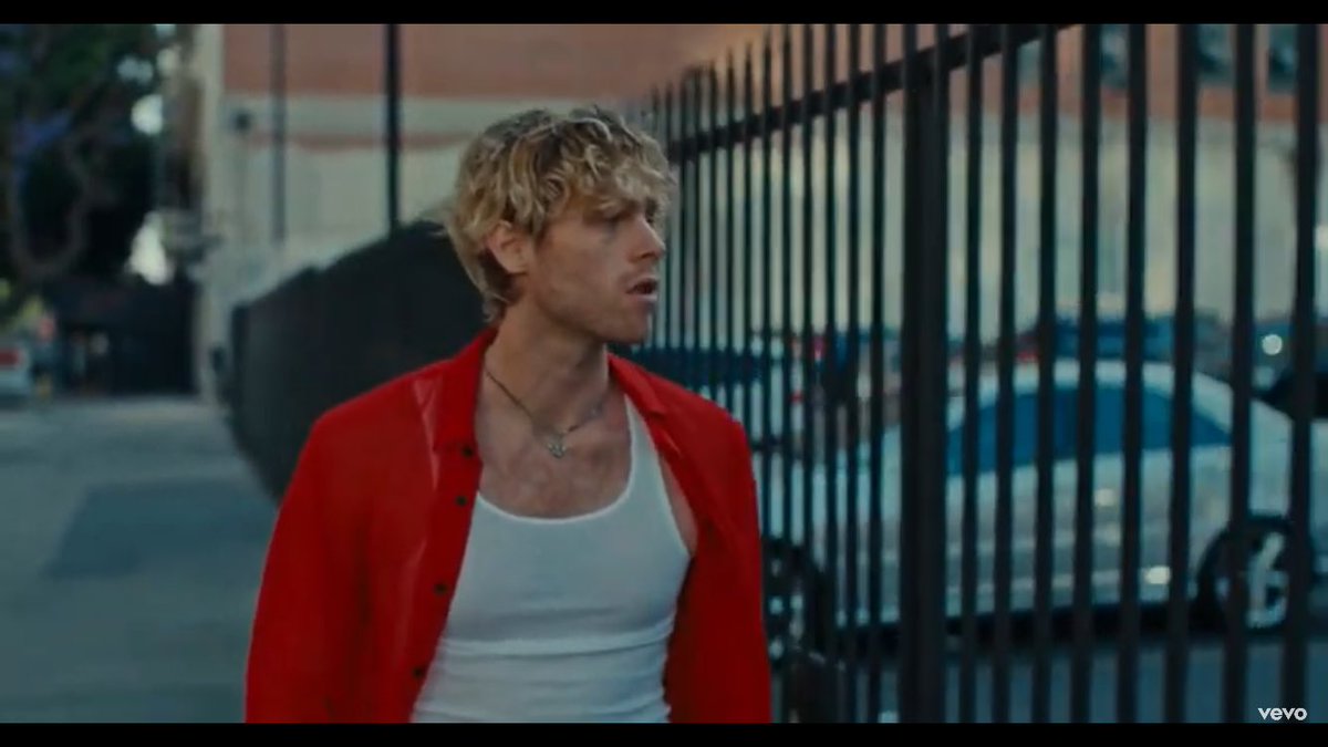 wonderlandH_'s tweet image. Luke Hemmings è un essere perfettissimo. 
#StartingLine #STARTINGLINEOFFICIALMV