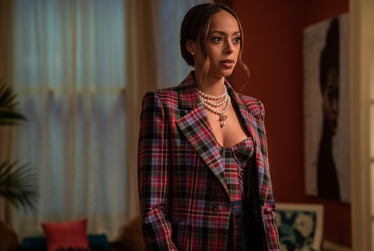 runtheworldtv's tweet image. Last week's cliffhanger had us like. 🤭 You won’t want to miss the season finale of #RunTheWorld Sunday on @STARZ.