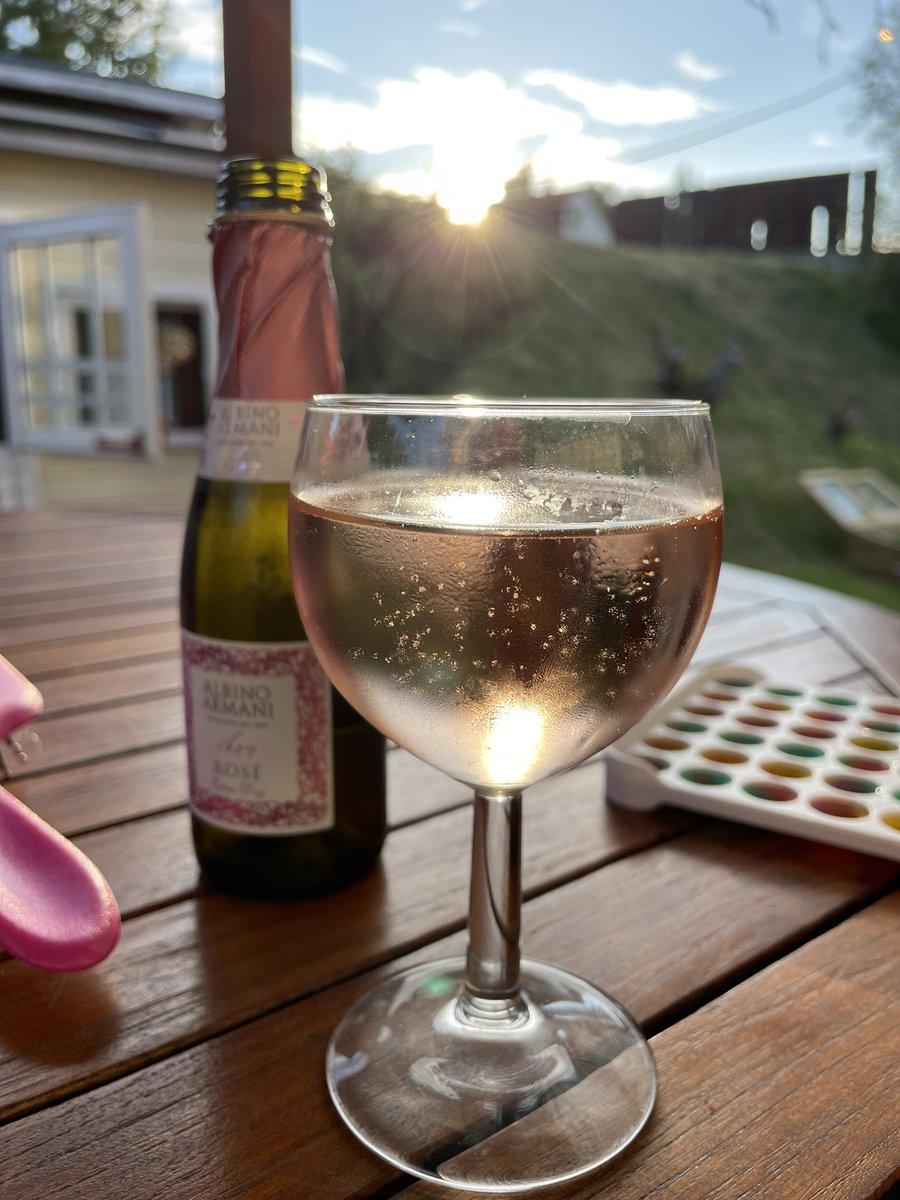 Stimplaði mig út sem mamma kl 9:15 sjáum hvað þetta moment endist lengi  🥂😅