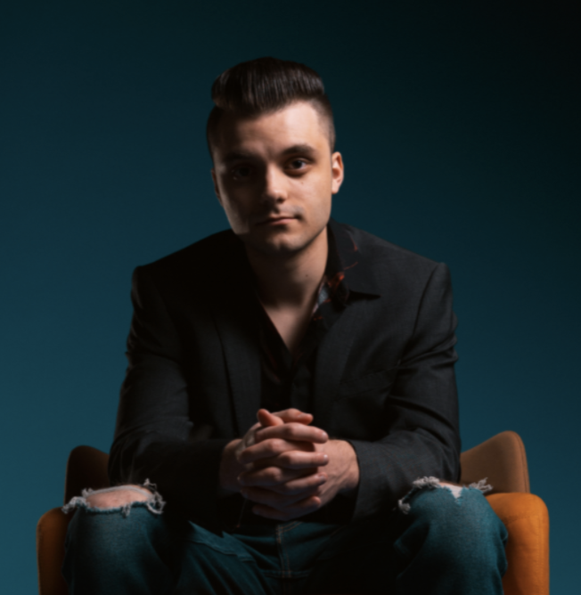 The one and only <a href="/RileyMMusic/">Riley Michaels</a> has a new EP out now🎵 Check it out:buff.ly/3yumkGM