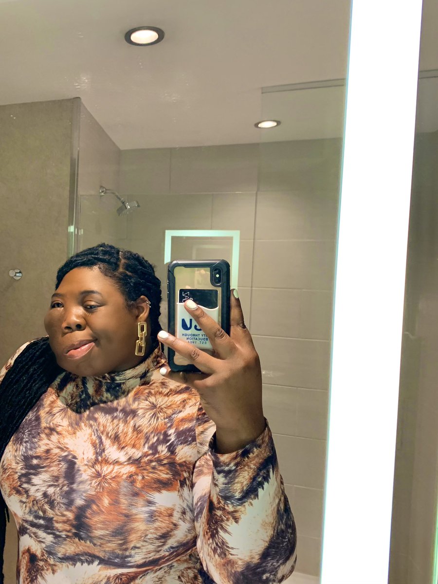 jazlashell's tweet image. lookin' in the mirror like, "damn ion brag enough" 🤍