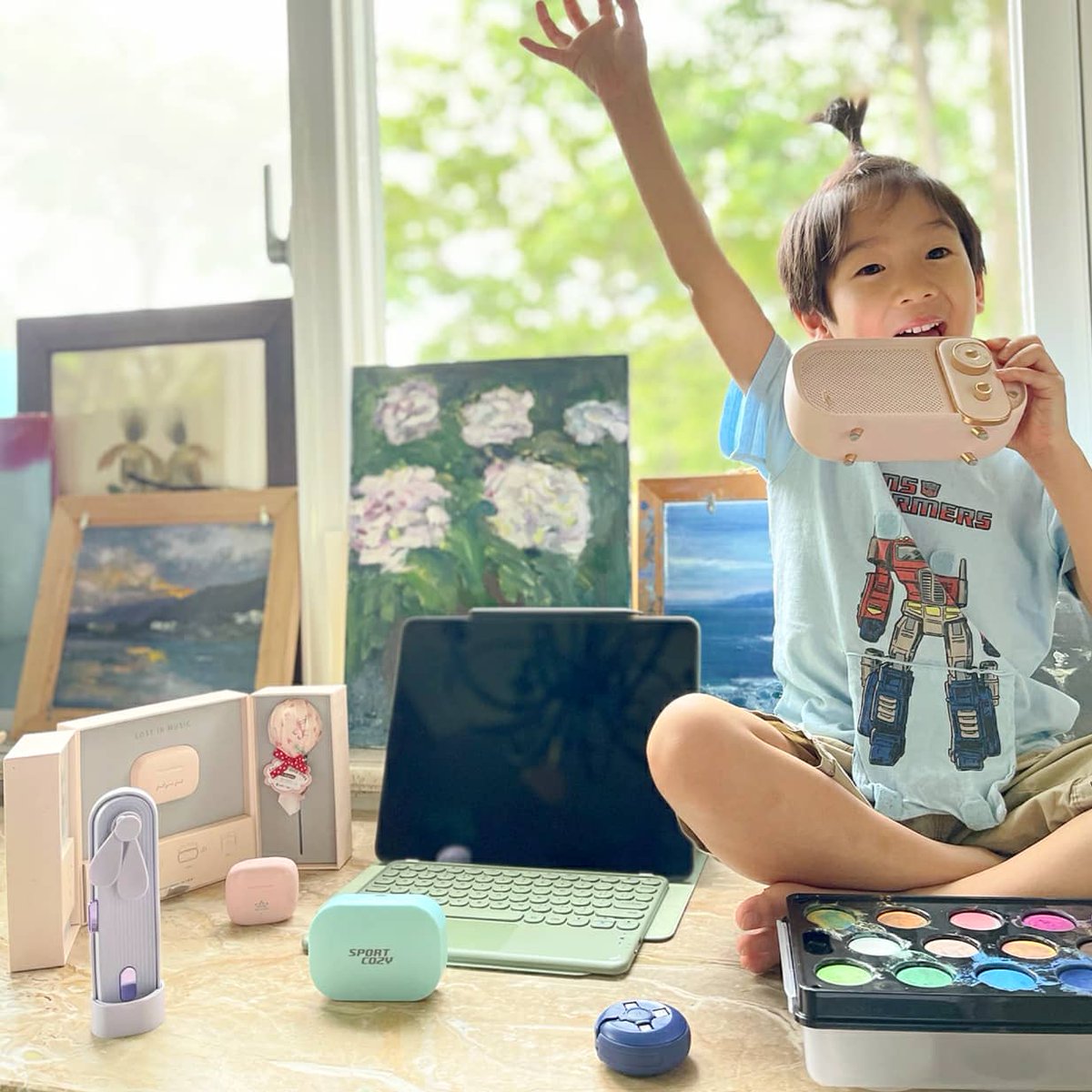 ThePnkStuff's tweet photo. What's your summer essential?
For us, it's music!🎶
For a limited time only, pre-order the summer collection of Bluetooth speakers &amp; earbuds. 
Make sure to stay cool with a portable fan! 
Pre-order now at https://t.co/KADYslncWV

#summeressentials #summer #music #speaker #🎧  #🎶 https://t.co/FxHaMyFo3N