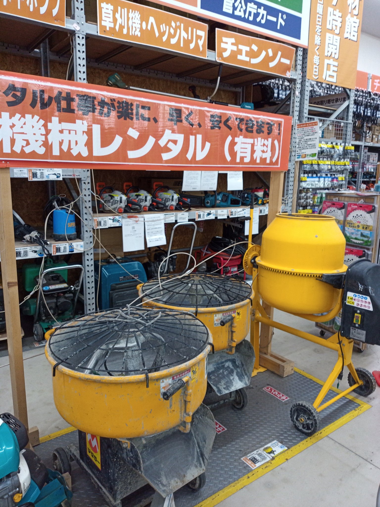 大工マン コメリパワー 探訪 3 8の長めの2400キッチンパネル 在庫しとりました 長いのは割れない様に 移動に気を使いますよね モルタルミキサー マゼラー等々もレンタルしてくれるの助かります 耕運機 も有ったから 荒地の根起こしに 借りて雑草殲滅