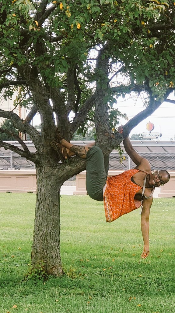 Chynadoll7645's tweet photo. It's Friday, off work, had a good day, and got the urge to go climb a tree! Anybody else ever feel like that😂🌲 https://t.co/6a9QqxIbHU