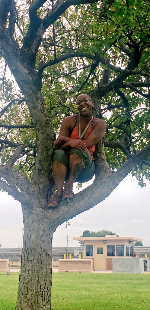 Chynadoll7645's tweet photo. It's Friday, off work, had a good day, and got the urge to go climb a tree! Anybody else ever feel like that😂🌲 https://t.co/6a9QqxIbHU
