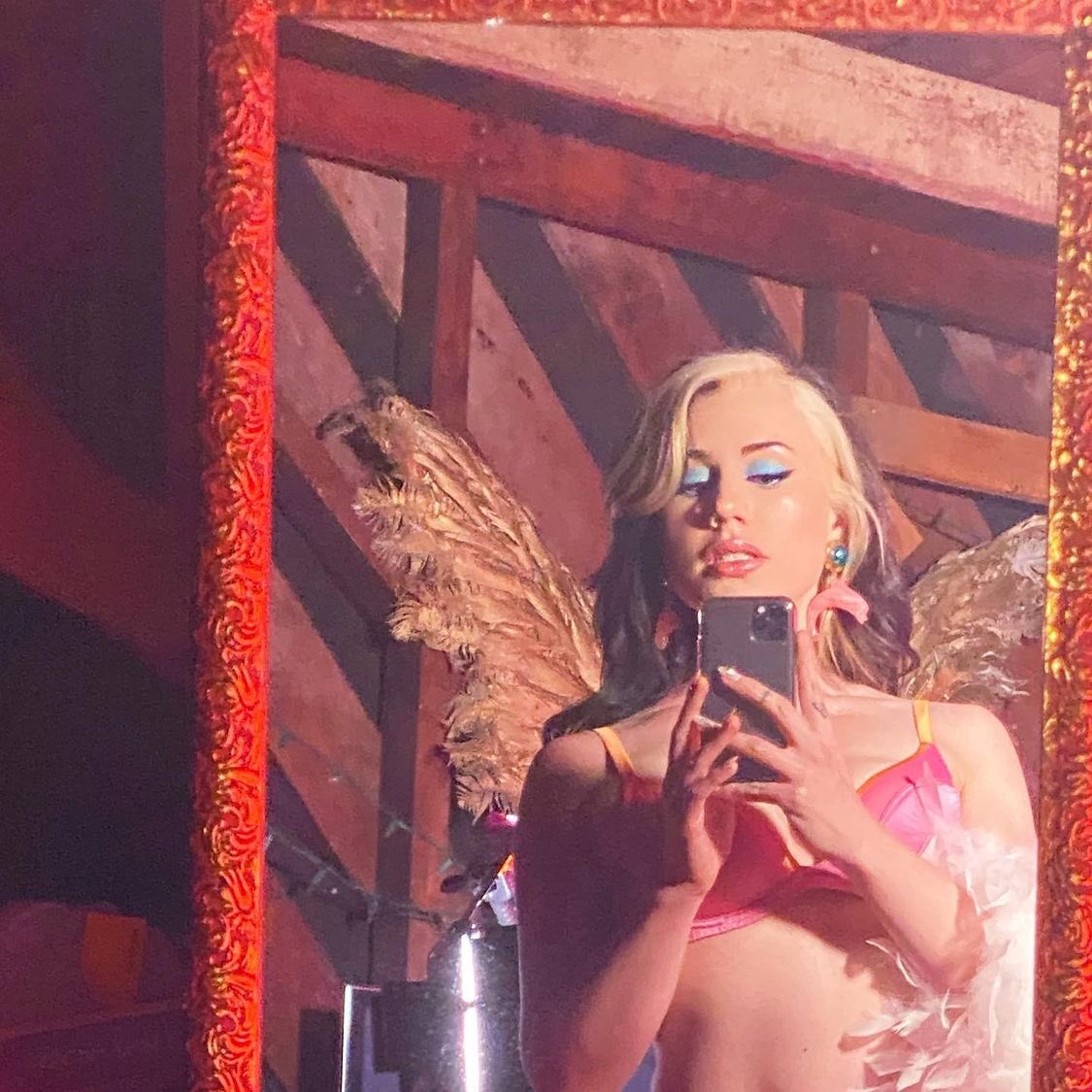 SlayyyterBRS's tweet photo. #IG | @slayyyter em nova publicação em seu Instagram. https://t.co/bSH0xVXoCc