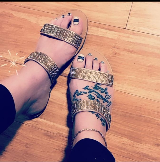 My birthday is cominggggg 🥳🥳🥳  SPOIL MEEEEE  #birthday #feet #footlove https://t.co/uwMPZBuwLo<a href="/tag/birthday"class="tags">#birthday</a><a href="/tag/feet"class="tags"><span>#feet</span></a><a href="/tag/footlove"class="tags"><span>#footlove</span></a>