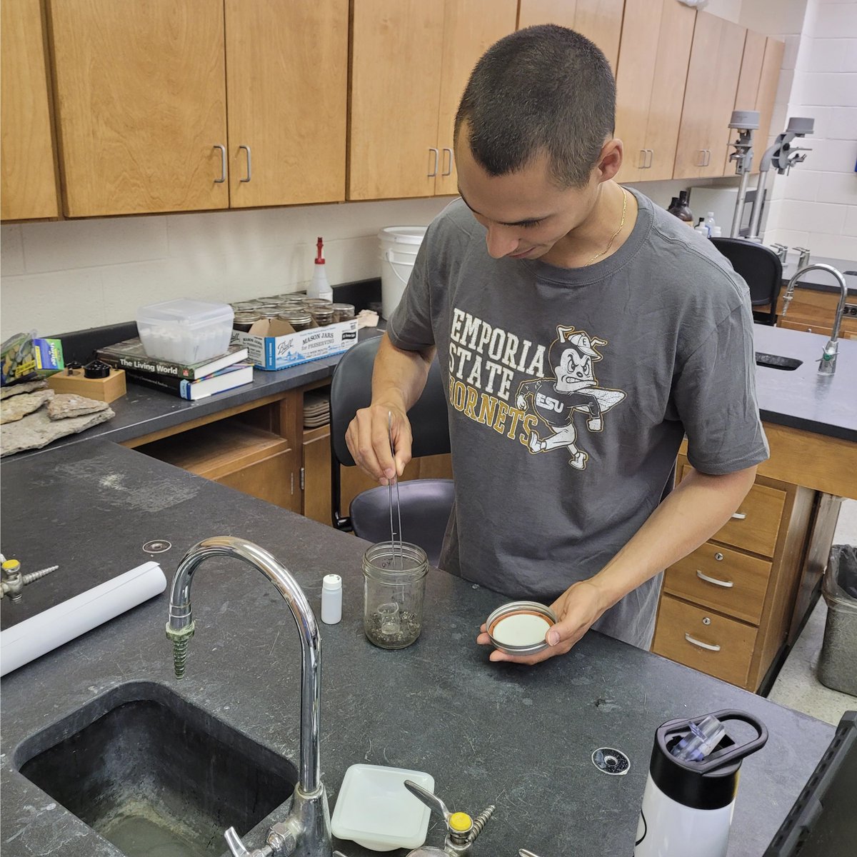 ESU_PAROC's tweet photo. We welcomed 11 science and math teachers to the @emporiastate Research Institute yesterday morning! The 11 selected teachers have traveled from all over Kansas to meet faculty mentors and develop hands on research projects that will be introduced in their classrooms this fall. https://t.co/sM6EznBBQr