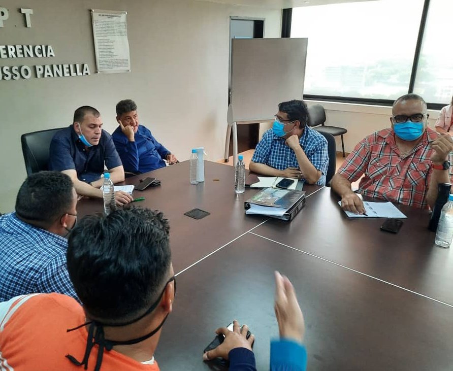 mujica_mbsptv's tweet image. Sostuvimos una reunión con el camarada Ministro para el Transporte @HAbreuMRT donde abordamos la temática del pasaje estudiantil y el abastecimiento de combustible para los transportistas.
Seguimos trabajando por un mejor servicio para todas y todos.
#VictoriaPorLaVidaYLaPaz