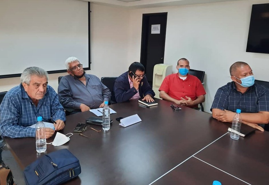 mujica_mbsptv's tweet image. Sostuvimos una reunión con el camarada Ministro para el Transporte @HAbreuMRT donde abordamos la temática del pasaje estudiantil y el abastecimiento de combustible para los transportistas.
Seguimos trabajando por un mejor servicio para todas y todos.
#VictoriaPorLaVidaYLaPaz