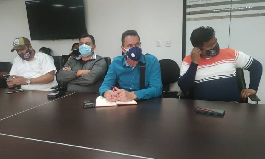 mujica_mbsptv's tweet image. Sostuvimos una reunión con el camarada Ministro para el Transporte @HAbreuMRT donde abordamos la temática del pasaje estudiantil y el abastecimiento de combustible para los transportistas.
Seguimos trabajando por un mejor servicio para todas y todos.
#VictoriaPorLaVidaYLaPaz