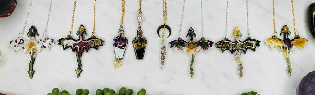 my "summer bloom" collection is LIVE 🌻

there are 40+ new resin pieces now available 💛 the link to my shop is below this tweet ✨