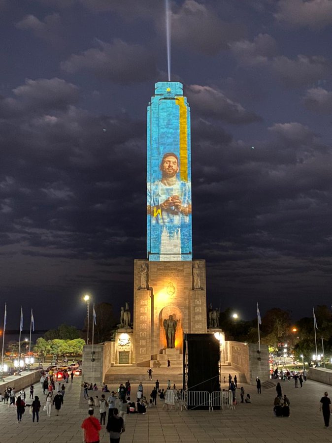 El Monumento a la Bandera en Rosario, en este mismo momento.