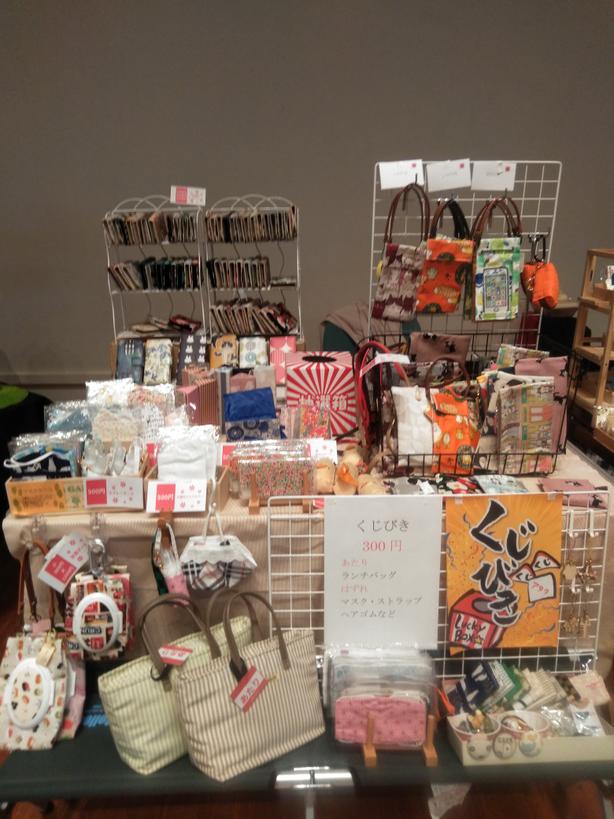 komonoya_tom's tweet photo. 小美玉市四季文化館に来ています。LaBreezeに出店中。
くじ引きも開催しています。
#LaBreeze
#小美玉市 https://t.co/yNsjbvRZ9w