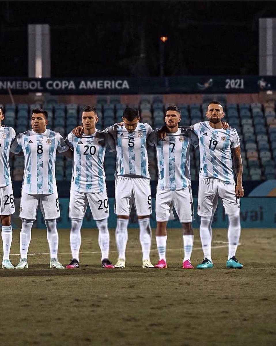 Todo un país está con ustedes. ES HOY ARGENTINA.