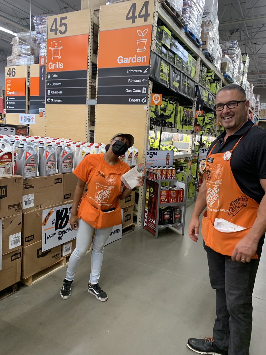 Outstanding work to our service desk supervisor Shahada, being recognize by DM Pete for driving G.E.T. Thank you for your amazing leadership. <a href="/palaciosyolamej/">Yolanda Mejia Palacios</a> <a href="/RudeBoi3700/">Marcel</a> <a href="/Dave60246799/">Dave Williams</a> @GabeTHD1076 <a href="/Nakhue1/">Nakhue</a> <a href="/Crash_Alot/">Aeriall Nackowski</a> @BenD251076