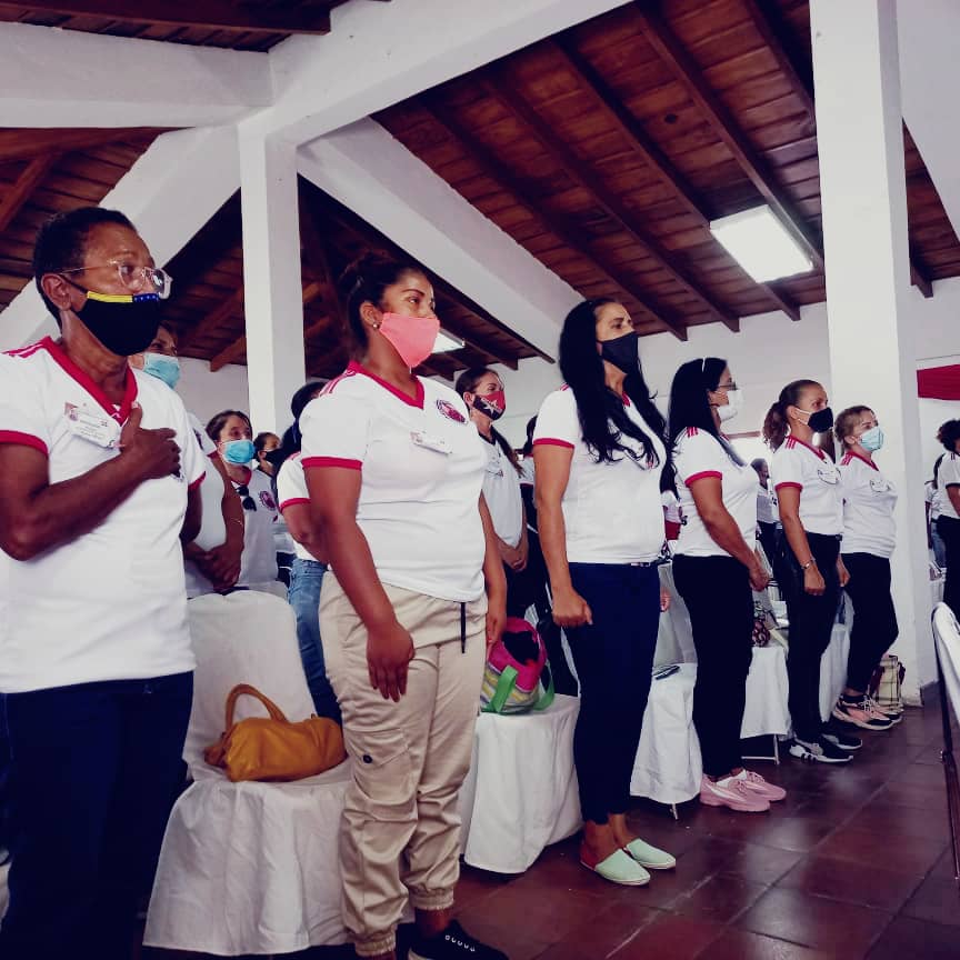 En Carabobo, con militantes del #BloqueCentroOccidental, se realizó el 1er Encuentro del Movimiento de Mujeres Micaela Bastidas.

El Movimiento Micaela Bastidas organiza y conscientiza a la mujer en torno a la lucha revolucionaria. 

¡Cuenta la Revolución con la mujer #Tupamaro!