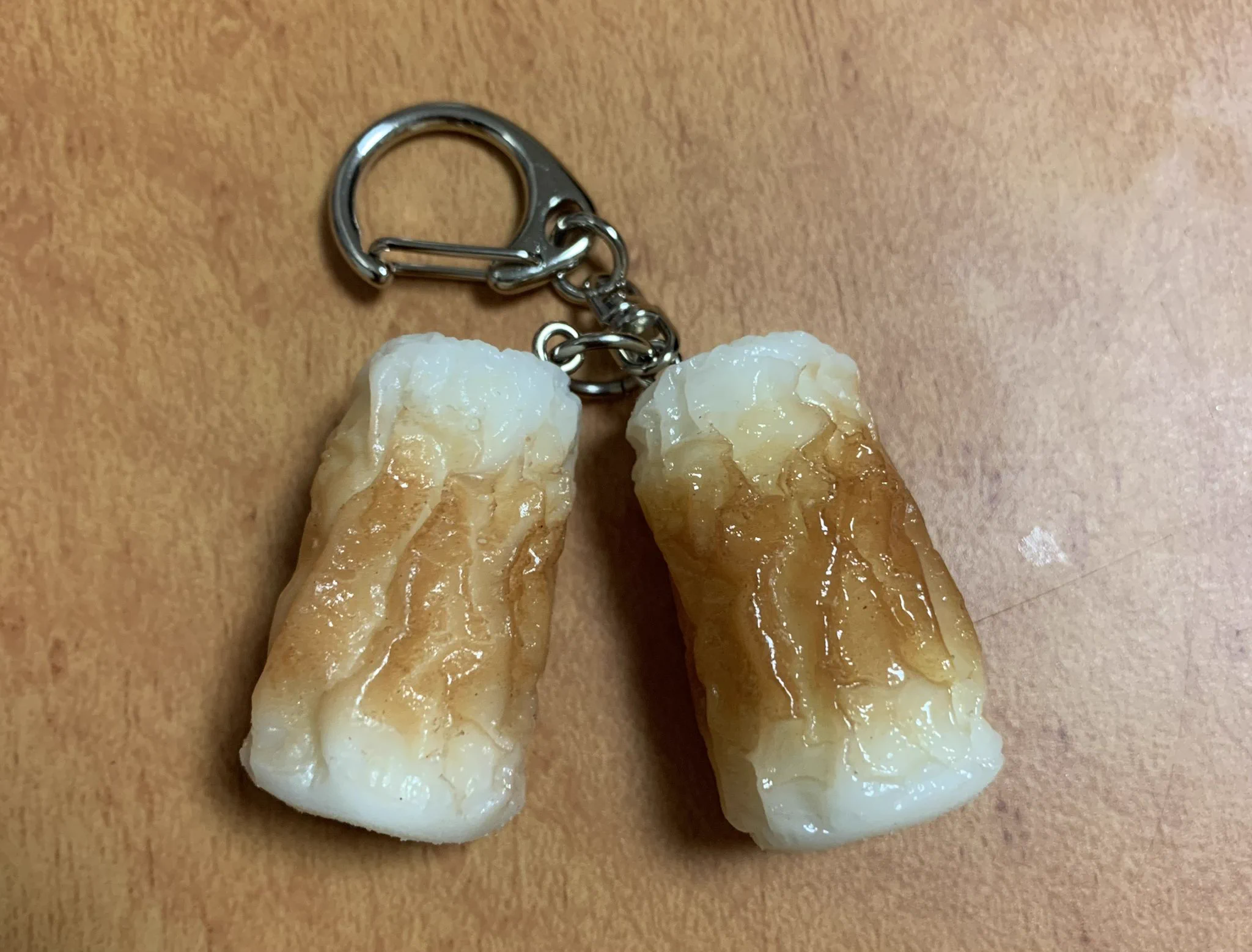 お土産は犬のキーホルダーのはずだったのに…！ヒントに頼り過ぎた結果、届いたのはまさかの竹輪だった！