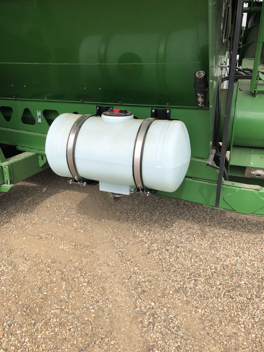 TriacresMike's tweet photo. @Shawridgefarm @Andrew_Dalgarno Mounted a hydraulic sprayer pump underneath the cart and a hose reel on the other side of the cart https://t.co/KzuXQIv29n