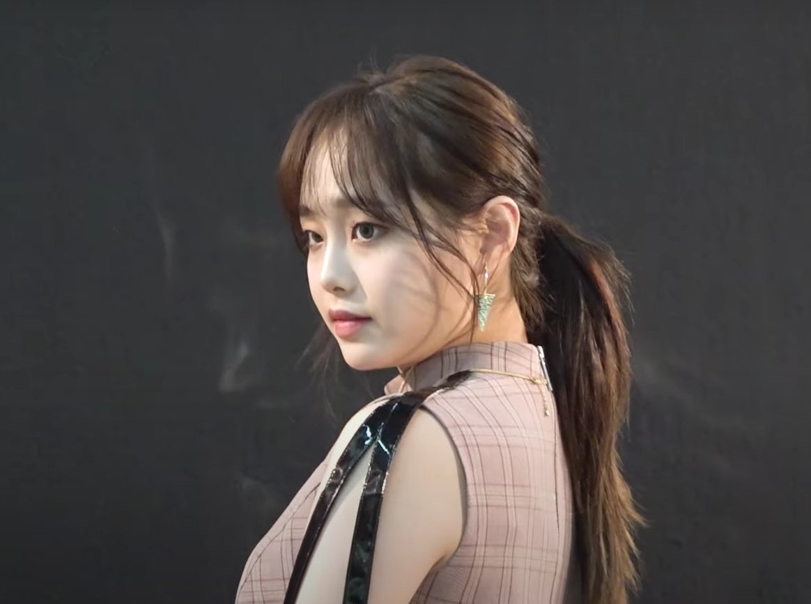 Chuu pics ♡ tweet media