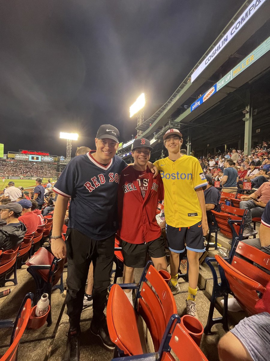 dwinkler21's tweet image. Wasn’t in my @Section10Pod shirt but @Steve_Perrault still let us take a picture @jasoncotenoff #suckone