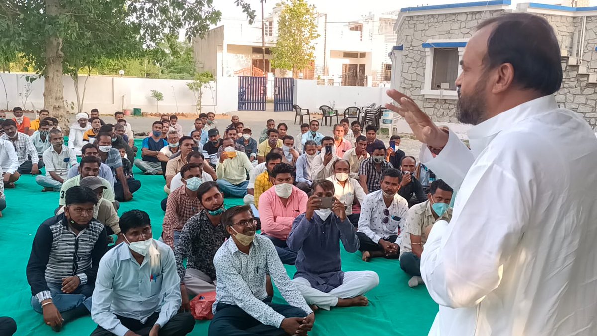 SanyamLodha66's tweet image. #राजस्थान विद्यार्थी मित्र पंचायत सहायक संघ के प्रतिनिधि मंडल ने शिवगंज आवास पर पहुंचकर अपनी मांगों से अवगत करवाया।

संघ ने मुख्यमंत्री अशोक जी गहलोत को पूरे मामले से अवगत कराने का आग्रह किया।
#Rajasthan
#पंचायत_सहायक_संघ #संविदाकर्मी
#विद्यार्थी_मित्र

@ashokgehlot51 @ajaymaken