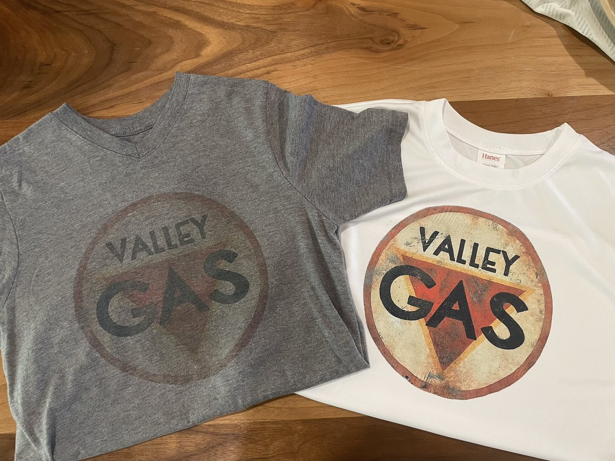 CadeDortch's tweet photo. My tshirt lady wants 2 know if I like vintage gray or sharp white 🤔 I’m scared of “polls” now but open to suggestions as long as you don’t call me names &amp; unfollow me if I don’t go w/ ur choice 😆🤭#Hearties #ValleyGas  @erinkrakow @RealPDeLuise @ChrisMcNally_ @kevin_mcGarry https://t.co/GzQIbWYvGy
