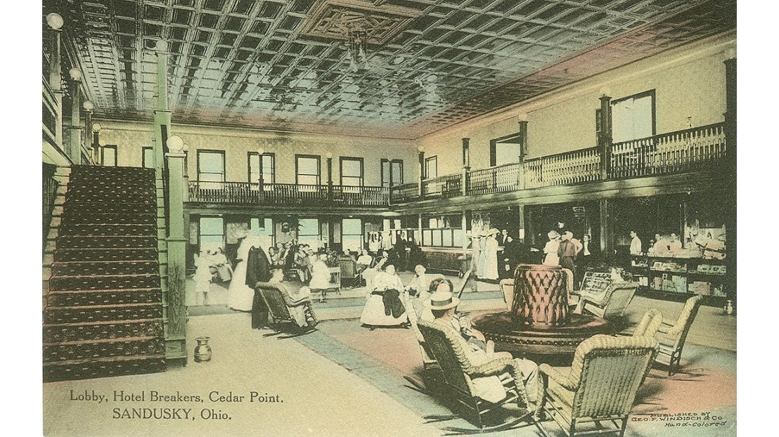 apceveryday's tweet photo. The lobby of the #BreakersHotel at #CedarPoint in #Sandusky #Ohio 

#OldPostcard 
#Postcards 
#Postcard https://t.co/51w9685DN7