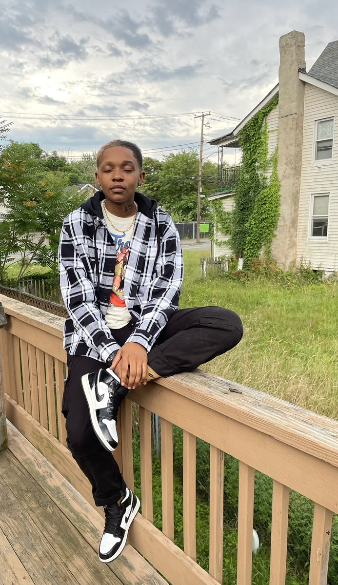 Mean while I moved on and in my mind neither one of y’all are thought about