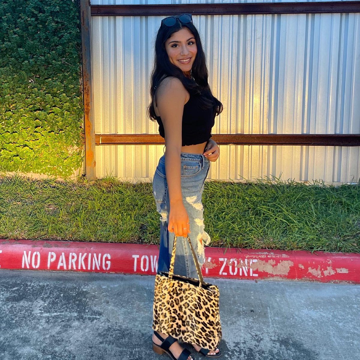 valeriagreenz's tweet photo. Down to earth but still above you 😌 https://t.co/lHjNVyawNc