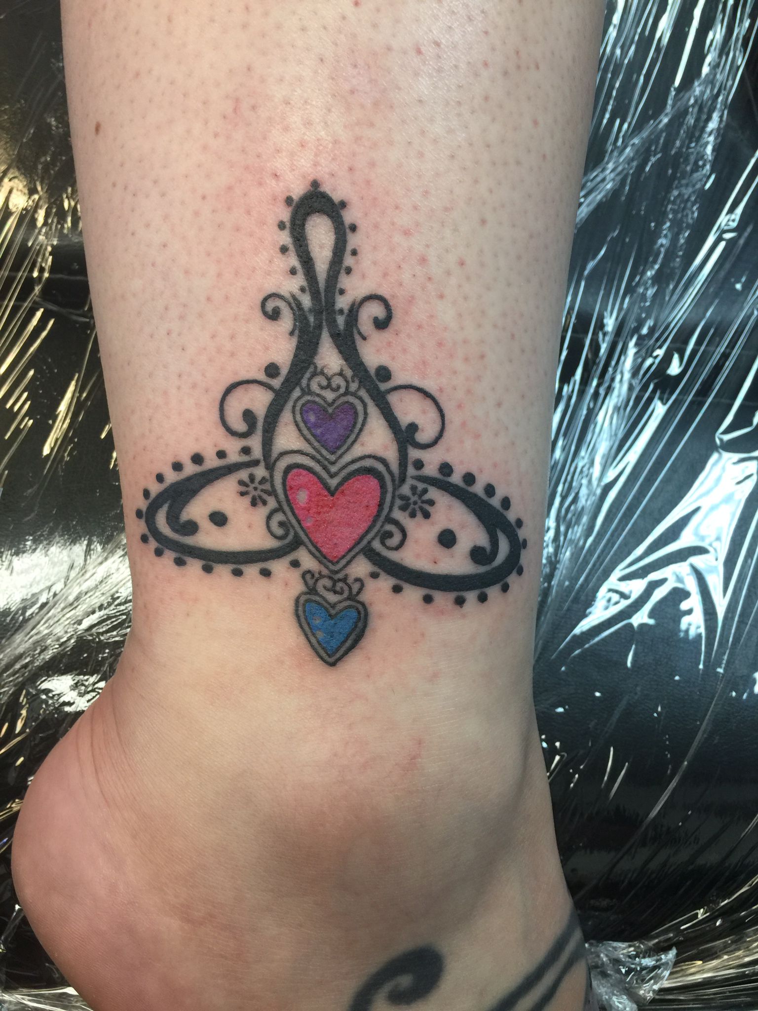 LV Tattoo auf Twitter: „Awesome feminine Celtic knot done by our amazing  artist Riot! Call or stop by the shop to book your next appointment with  her!! #tattoo #tattoos #knot #girlswithtattoos #girlsthattattoo #