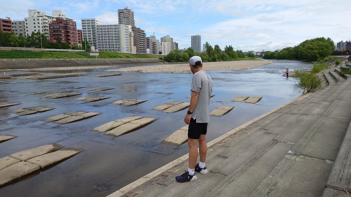 shibu_ken's tweet photo. 朝ラン7km終了〜
飛び移って行きたい衝動を抑える。ギリで落ちそうな気がするから・・
#OnCloudflyer https://t.co/ivb97ZIWxL