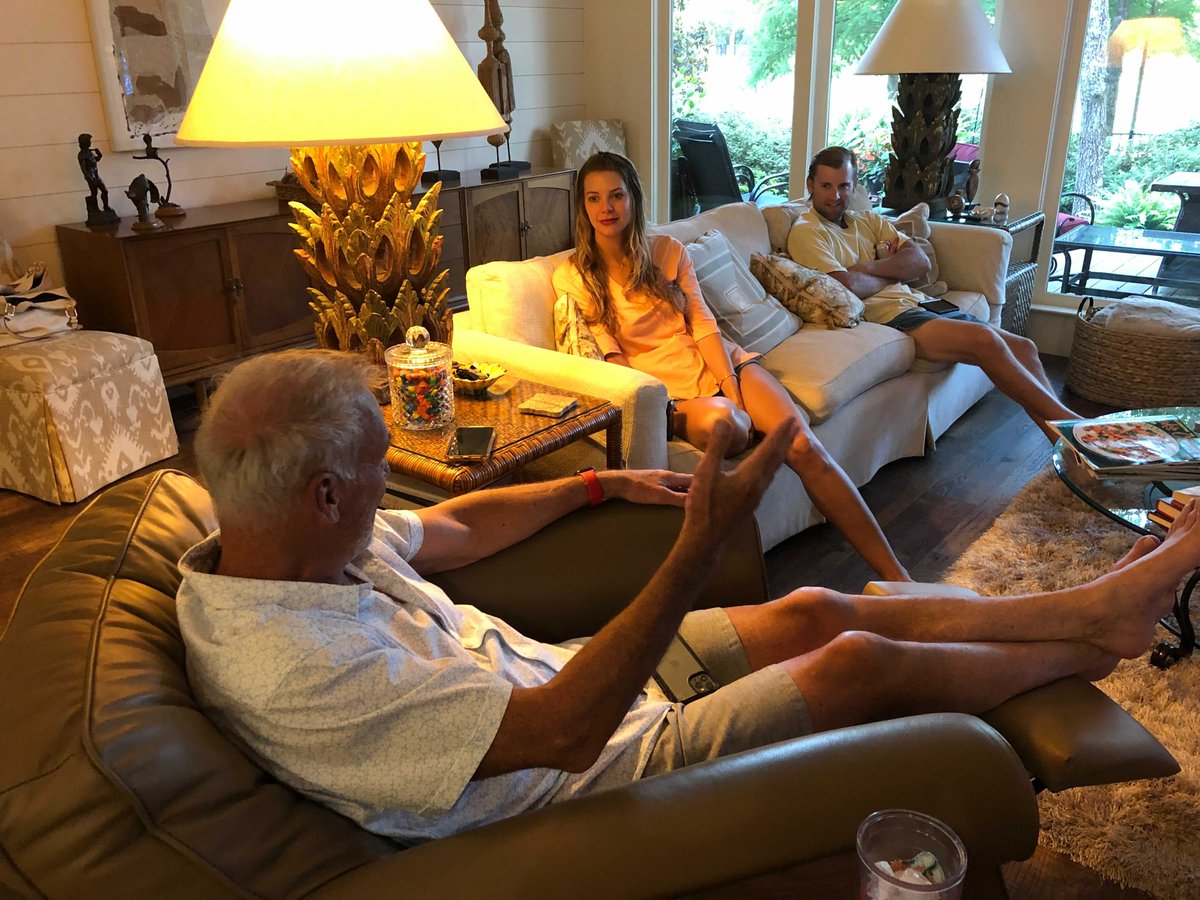 Rule1_Investing's tweet photo. Passing along words of wisdom to future generations and enjoying time with family.

Wishing you Rulers a relaxing weekend with those you love. #PhilFriday https://t.co/GVWlrd0bbs