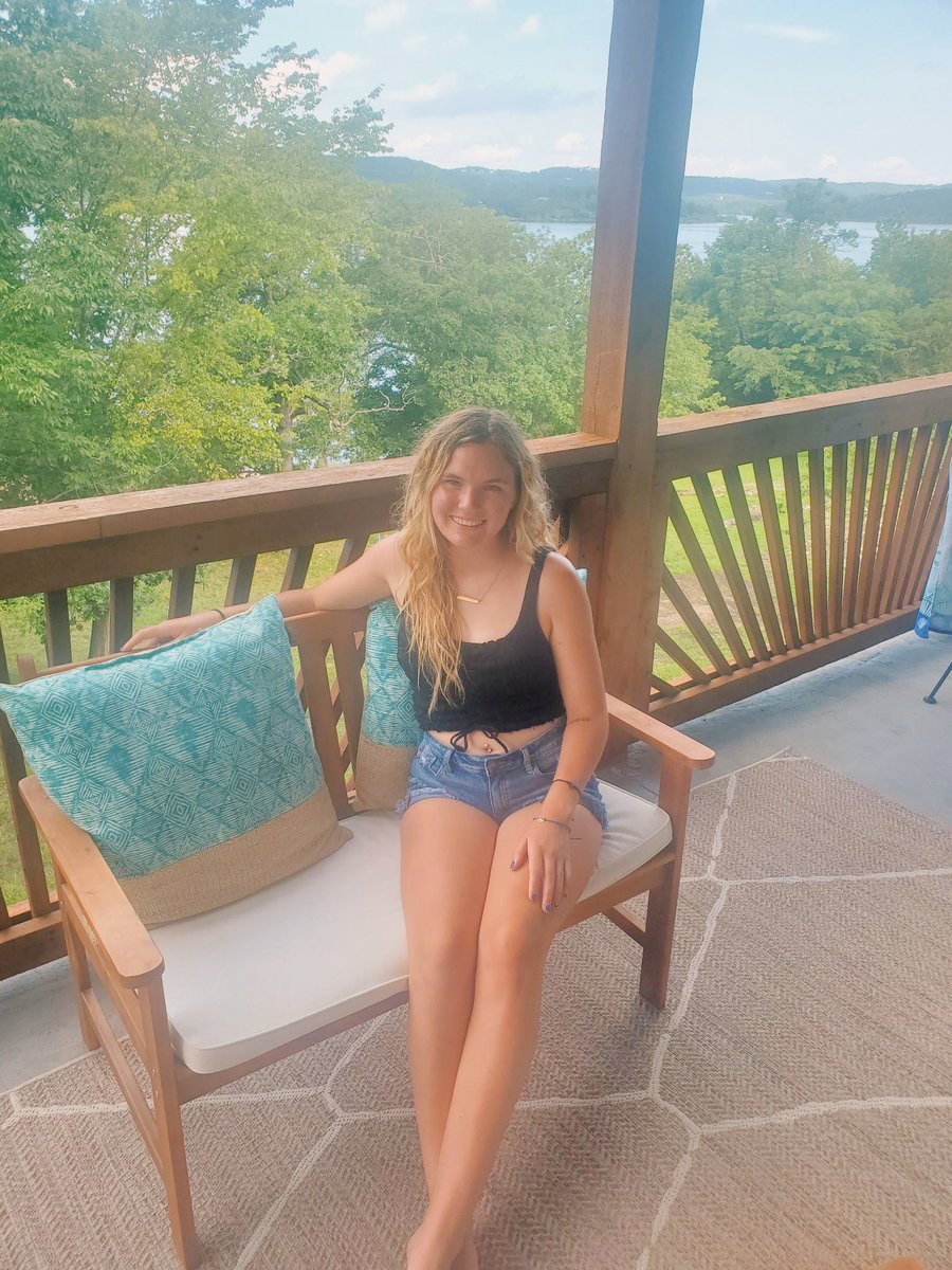 𝚂𝚊𝚢𝚒𝚗𝚐 𝚐𝚘𝚘𝚍𝚋𝚢𝚎 𝚝𝚘 𝚝𝚑𝚎 𝚠𝚎𝚎𝚔 𝚊𝚗𝚍 𝚑𝚎𝚕𝚕𝚘 𝚝𝚘 𝚝𝚑𝚎 𝚠𝚎𝚎𝚔𝚎𝚗𝚍 ✌🏼 
•
•
#bethefirst #nwadpi #alphadeltapi #wlfeo #boomboom #sorority