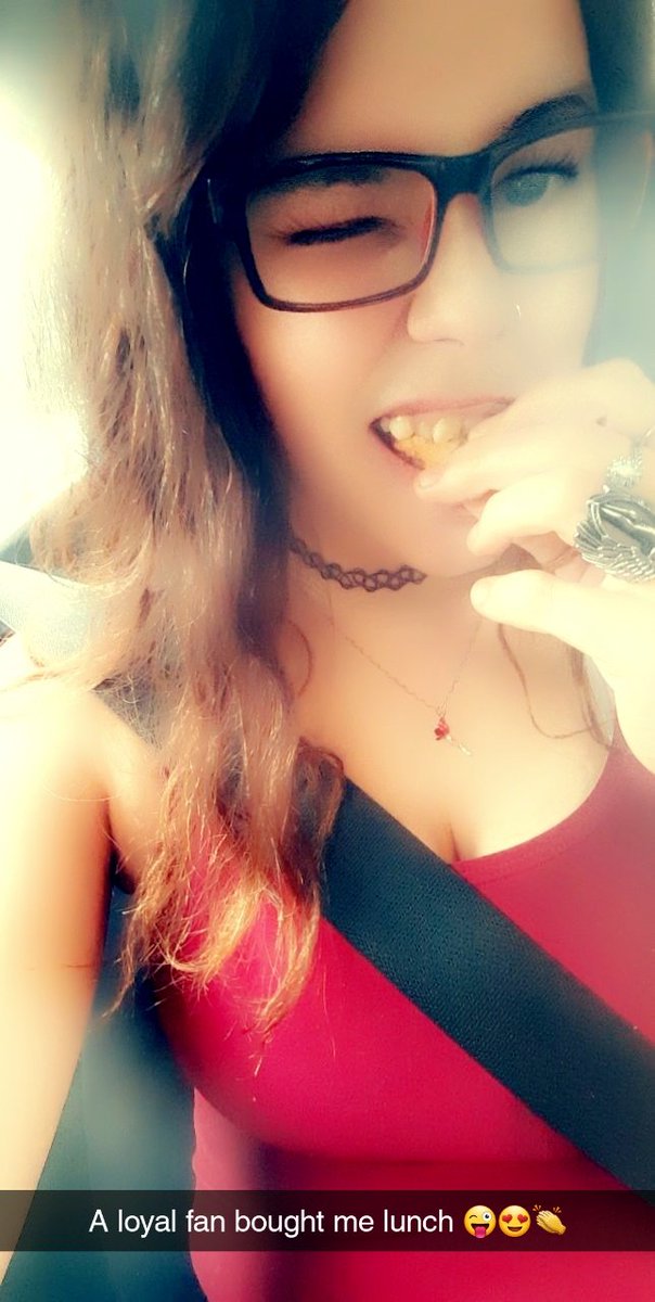 thecelestialq's tweet photo. Who wants to buy me and my princess dinner tonight?@PersephoneStar5 https://t.co/0DJaixoHps
