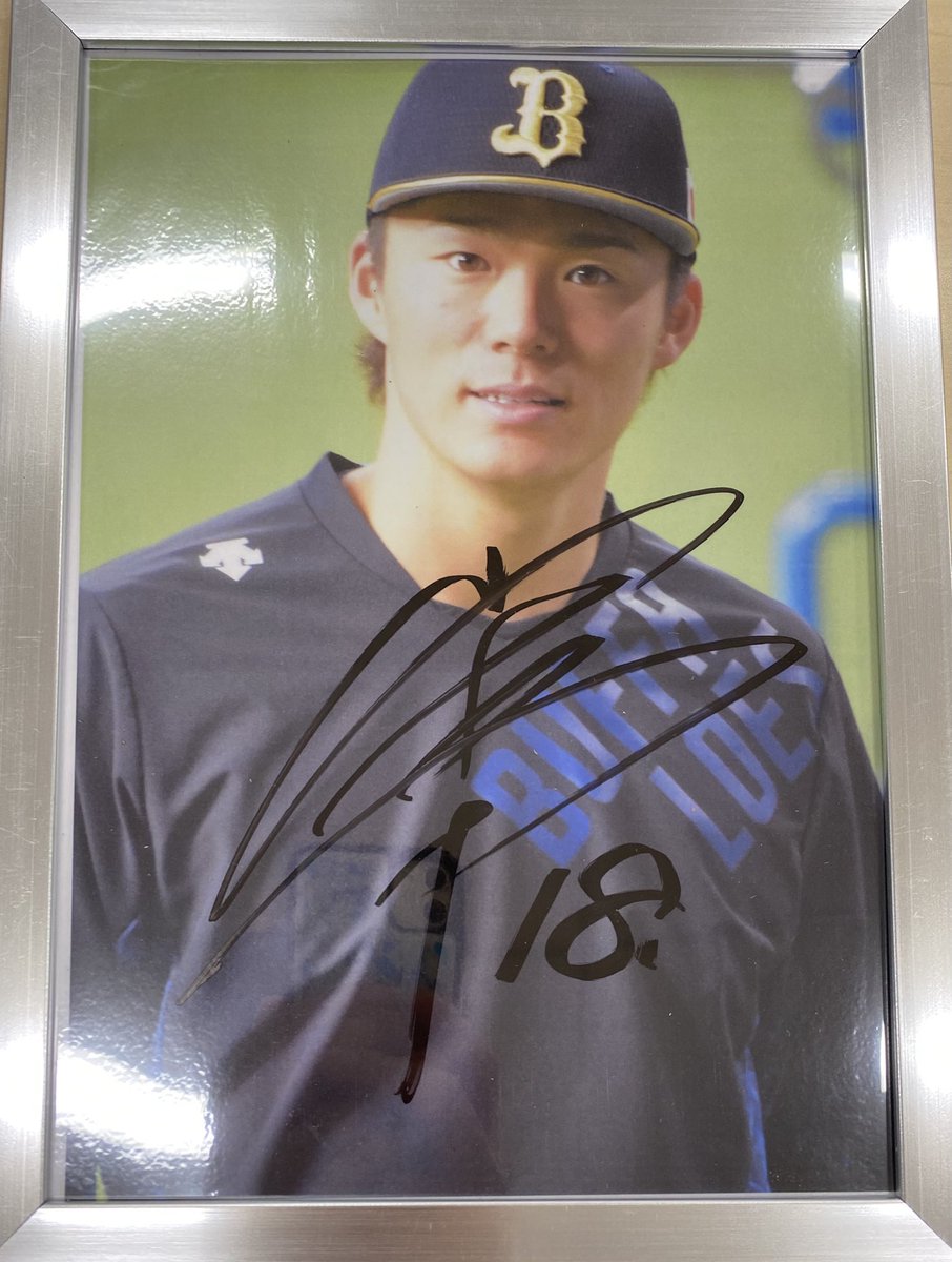 MashibaKen's tweet photo. 【緊急プレゼント企画🎉】
#オリックス　#山本由伸　投手に
特別ご協力頂きました✨
直筆サイン入り　#撮り置き　写真📸
今回は２名様にプレゼント✨
応募方法は…
❶フォロー＆引用リツイート
(応援メッセージお願いします🥺)
❷当選された方はDM通知😤
締切は７月18日🤝
#Bs2021  #懸賞　#世界に一枚 https://t.co/YTlwK1Jf0g