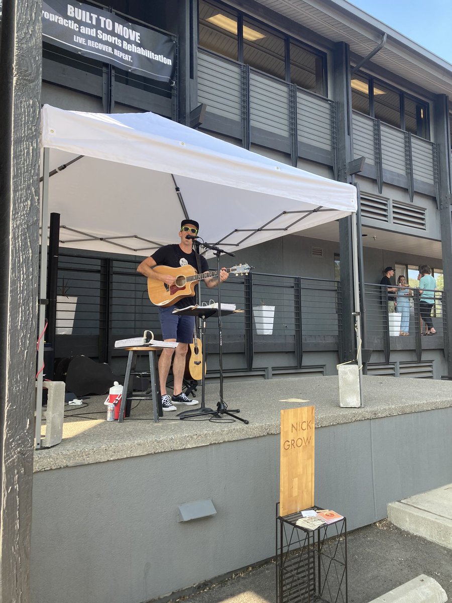 Checking out the new COR Institute at their open house in Spokane (disclaimer: my wife works here). Great vibes with live music and food. And some Zag sightings — Casey Calvary, Matt Santangelo, and Richard Fox.