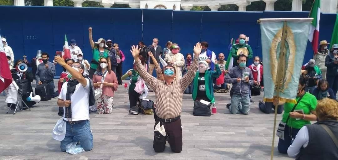 HctorDetectivMx's tweet photo. El PAN
El Fascismo rechaza las Artes y Humanidades, siempre promueven el uso de las armas y su necesidad de vivir en una guerra perpetua y a sus adversarios/enemigos los caracteriza como una amenaza que nos destruirá a todos,de ahí su frase "AMLO es un peligro para México" https://t.co/7W1QfsOavI