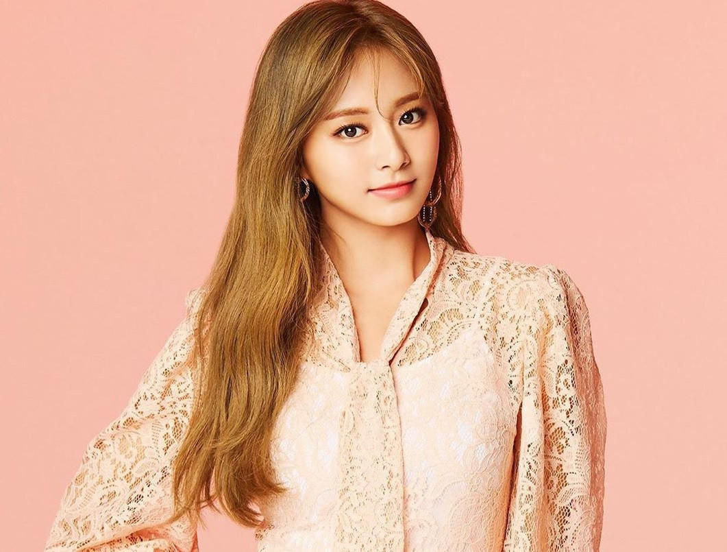 Happy 9th monthversary sayang <a href="/tzuuuwi/">.</a> 
Our queen on the family, most beautifull person in home, we love youu mommy, always love you! ❤❤❤