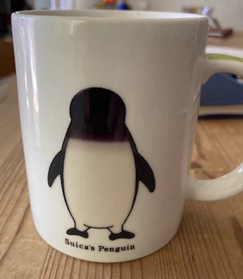 これは誤算！？熱い飲み物を注ぐとペンギンがこっちを向くはずなのに…ｗｗ