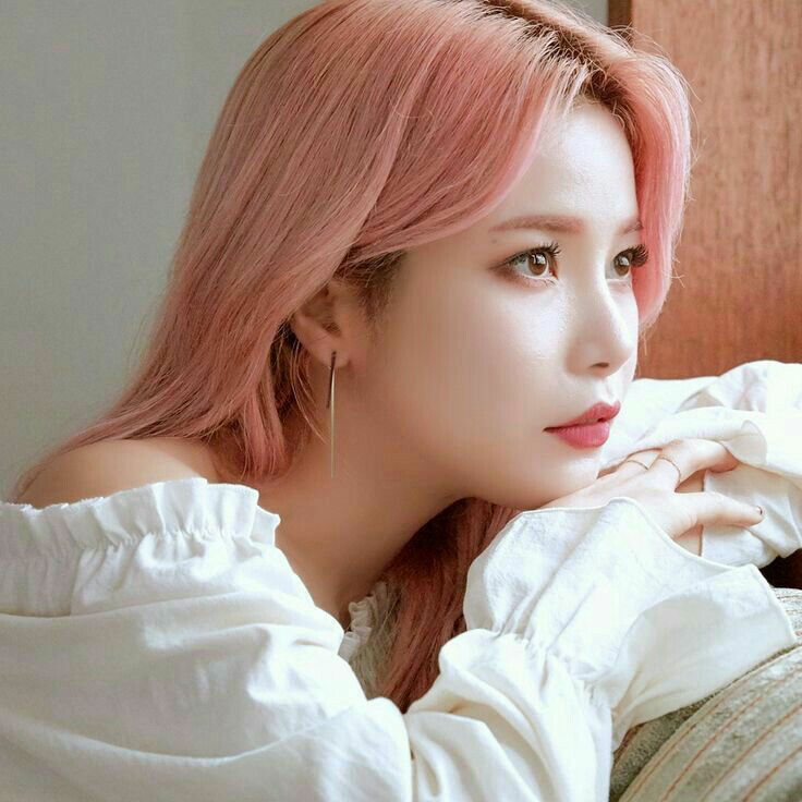 girlgroupspics's tweet photo. mamamoo ; solar https://t.co/KNn040pTFF