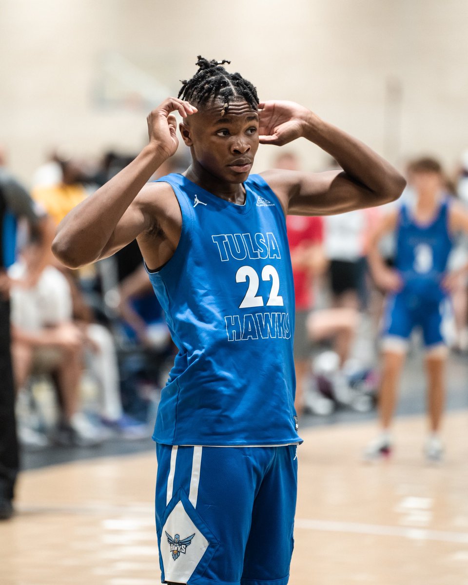 CoachPaulHarvey's tweet photo. Birthday boy @JUdoumoh . 

6’4 wing from @CNQR_hoops is your prototypical 3 and d guy. He plays a lead role for his school team. He plays a lot of roles for us but you can always count on him being active on the offensive boards, active on defense, high % 3 shooter. @PHCircuit https://t.co/IzmqBPmszs