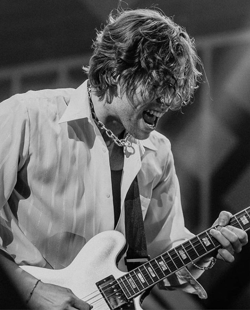 Pastelitodeuni1's tweet photo. The happiness I've for all that you have achieved is inexplicable,I know that something big is coming and to think that in this new path of your career I'm supporting you from the beginning feels fucking amazing,you are making it Luke,I'm very proud of u.
#STARTINGLINEOFFICIALMV https://t.co/LROVubJo04