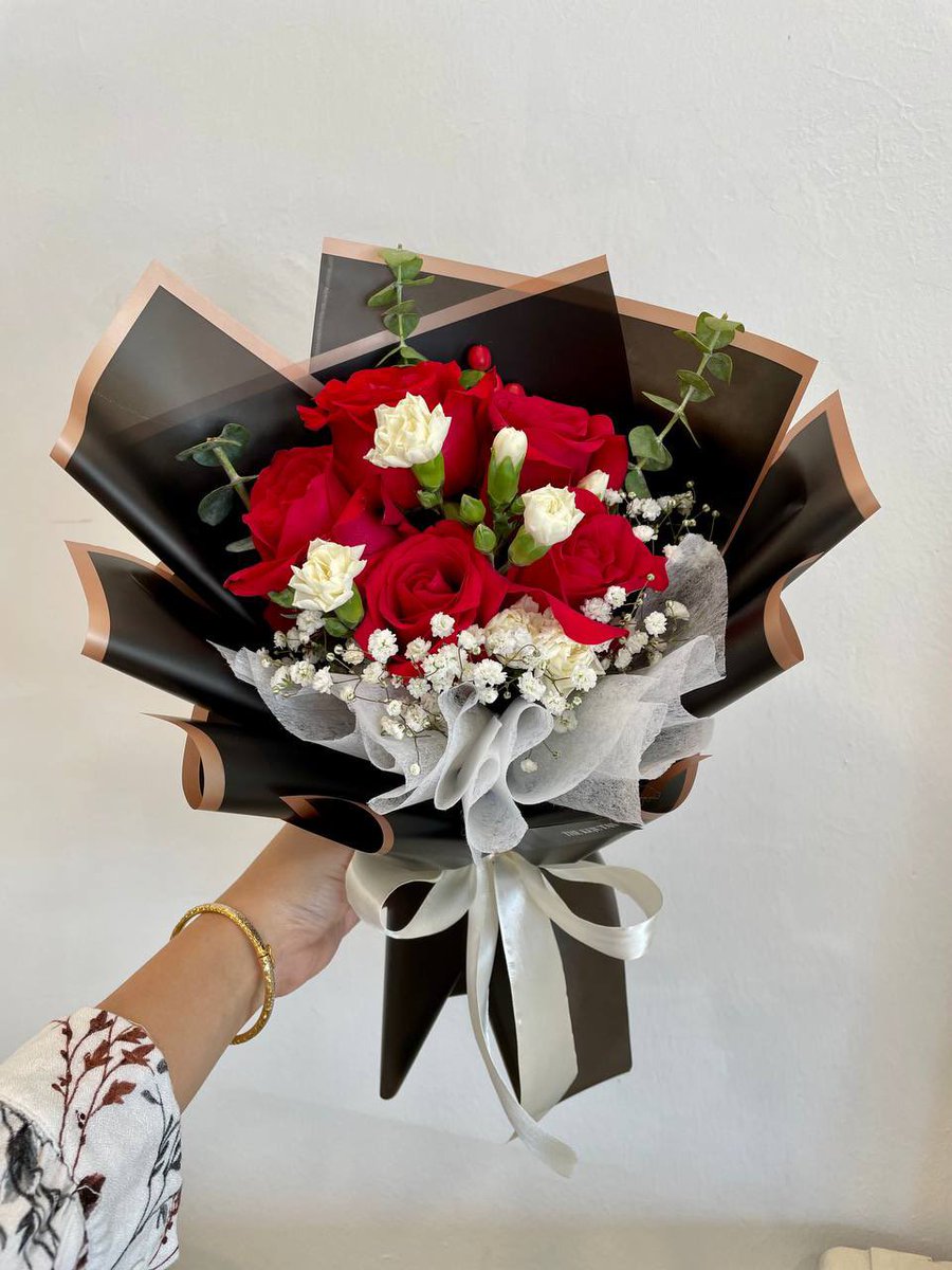 petalsexpress's tweet photo. Send flowers to your loved ones during this lockdown/MCO. Whatever the occasion, we deliver happiness💐

Starting from RM30, click link on bio to order! Thank you https://t.co/Qapgu75Wsb