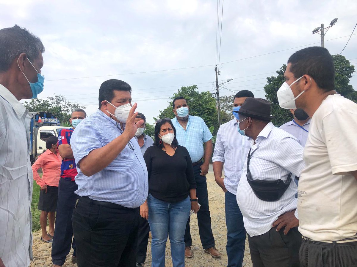 alcaldiabbhy's tweet photo. Esta tarde el alcalde #Babahoyo, @DrCarlosGerman1, se reunió con habitantes de los recintos #LaAngela, #Angela2, #PozaDeMate, #LaPaz y #LaVictoria, con el fin de conocer de cerca las necesidades de estos importantes sectores pertenecientes a la parroquia #Pimocha. https://t.co/YPxFS0e6QU