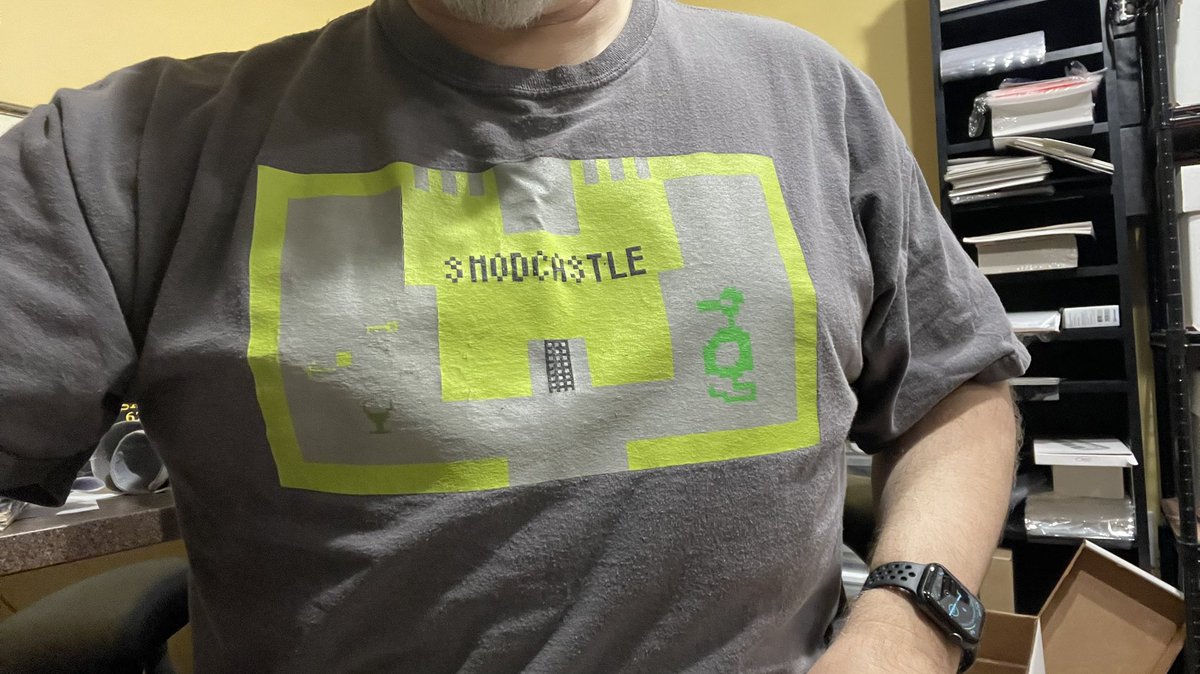 VacaBoca's tweet image. The #Smodcastle is open! Wearing an old school shirt designed by @CamelToad - @ThatKevinSmith loved seeing it!